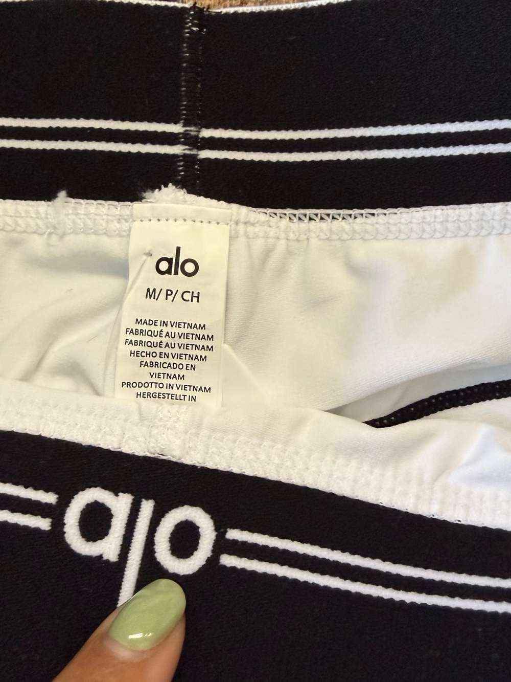 ALO Yoga White Active Set with Black Trim - Picture 4 of 6